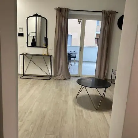 Nyaraló Daiva Arona